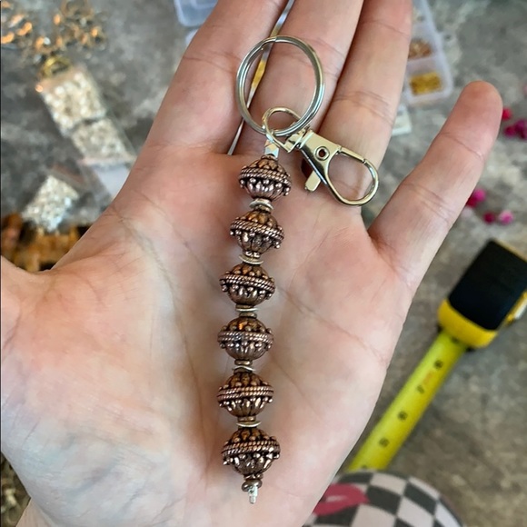 Handmade metal beaded keychain - Picture 3 of 9